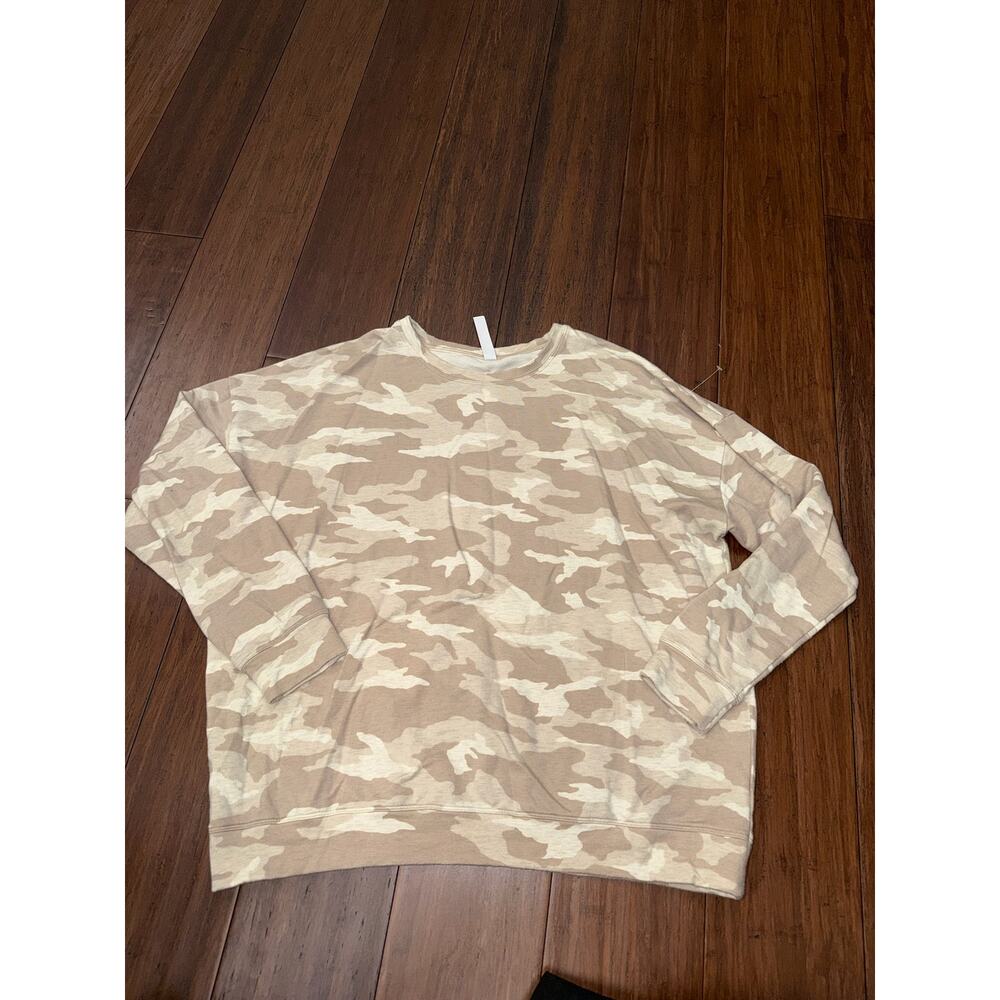 women's crewneck sweatshirt Camo Athleta large Petite